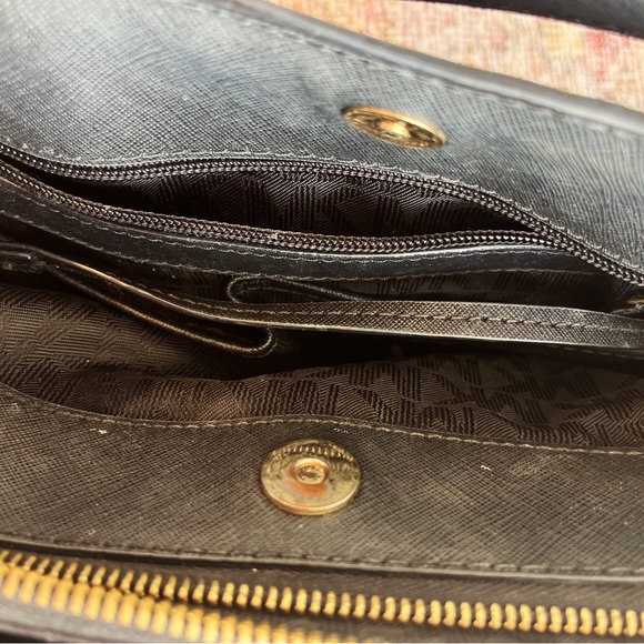 Michael Kors Savana Large Saffiano Leather Satchel. - Picture 7 of 8